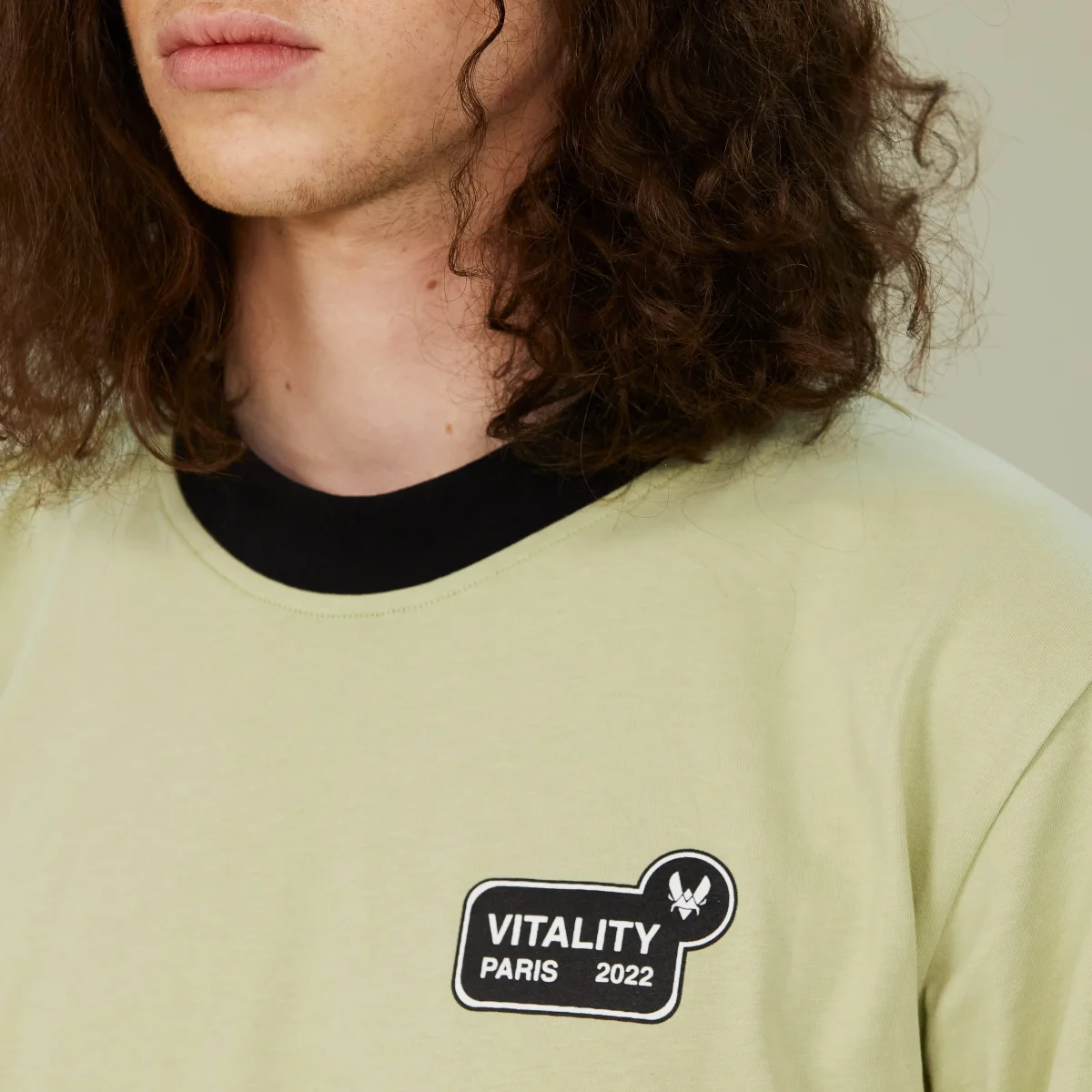 T-shirt Badge vert – Image 3